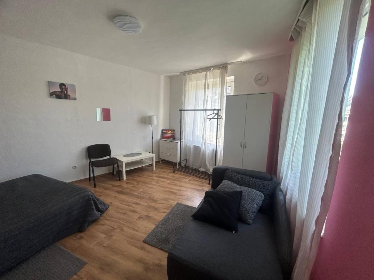 Apartament Hotel Limon เอสเซน ภายนอก รูปภาพ